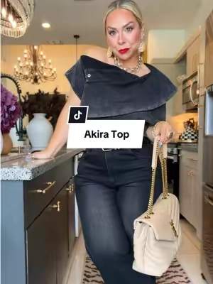 Replying to @Rox Alvarez (Hernandez) are you kidding me with the style of this top?! Gorgggg @AKIRA #midsizeoutfits #elevatedoutfits #sohochic #falloutfits 