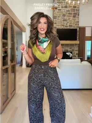 I can’t get over how these are boutique quality barrel pants! I was unsure when I saw the price of how good they would be but I’m in love! You can size down in these if you are between sizes too. 🫶🏻🍂  #barrelpants #floraljeans #denimjeans #midsizefashion 