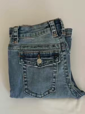 Bootcut jeans are so cute with heels! Very bella swan nostalgia 🍂🧦☕️ #fallfashion #2000s #bootcutjeans #downtowngirl #y2k downtown girl bootcut low rise jeans Tilly’s jeans TikTok shop back to school jeans Christmas gift coquette chic boot cut jeans with heels clean girl bella swan twilight Gilmore girls outfits ideas autumn cozy season 