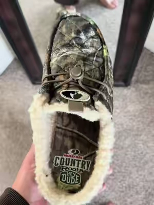 All camo, all comfort 🌲🔥 #tiktokshopcreatorpicks #TikTokshopbacktoschool #camo #HEYDUDE #WendyWallySlipper @HeyDude @Mossy Oak 