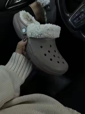 don't wait for the color you want to sell out! ✨ #crocs #crocsslippers 