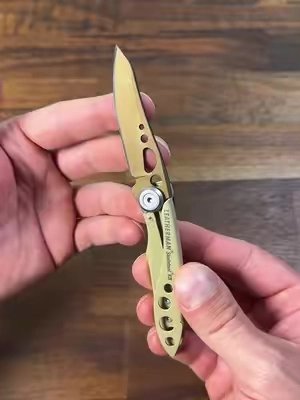 This Leatherman Skeletool KB pocket knife is a great little minimalist pocket knife #pocketknife #leatherman #edcknife 