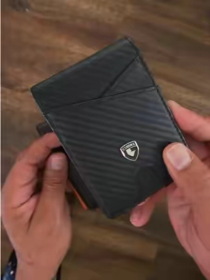 Cartera slim para hombre GSOIAX con capacidad para hasta 11 tarjetas y 15–20 billetes, diseño compacto y protección RFID. Una opción práctica para llevar lo necesario sin cargar una cartera voluminosa. #CarteraParaHombre #CarteraSlim #MensWallet #RFIDWallet #AccesoriosHombre 