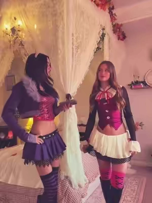 the perfect costume for you and your bestie ☠️🩷 #halloweencostume #costumeideas 