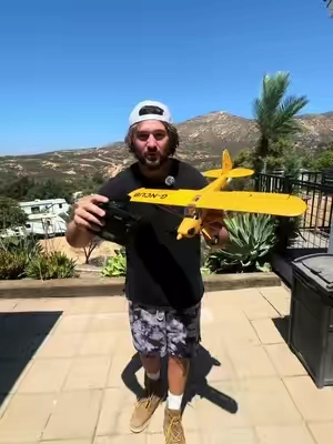 I didn’t flying RC planes were this fun 🤯 #rcplane #rcairplane #remotecontrolairplane #rctoys 