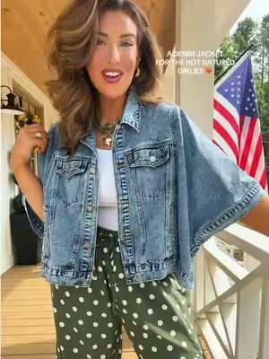 The hottest denim jacket of the season is finally back in stock! This one sold out within a few days of releasing and everyone has been wanting their hands on it! ❤️‍🔥 I’m in the blue option but they are all beautiful in person.  #denimjacket #falltransitionpieces #wardrobebasics #casualootd 