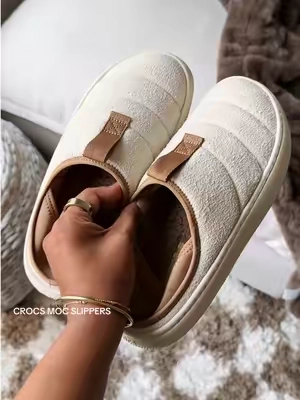 Replying to @Nancy🌻 they’re back 🤎 @Crocs #crocs #cozyslippers #slippershoes 