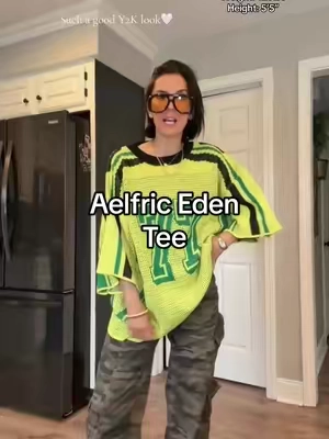 It’s really cute with a skirt and jeans too🤍 #aelfriceden #y2k #aelfricedentee 