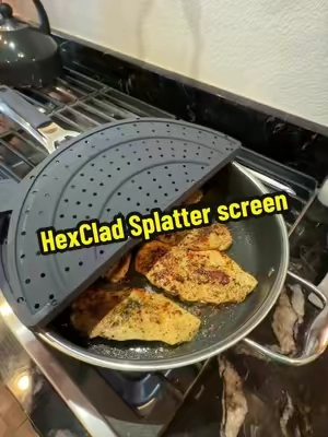 HexClad Kitchenware Splatter Screen. Stop oil splatter without trapping steam The HexClad splatter screen keeps grease off your stove and lets food cook crispy. #hexclad #bacon #KitchenHacks #kitchenessentials #kitchenmusthaves @HexClad 