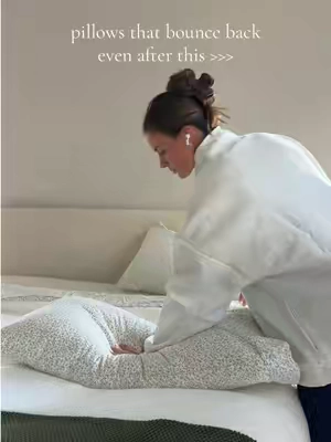 Beating them up like a punching bag & they still pop right up☁️✨ #pillows #kingpillows #utopiapillows #hotelpillows #utopiabedding 