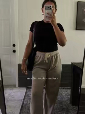 Okay but these pants 👏🏽 I need every color! #easyoutfits #momootd #comfypants 