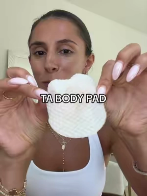 Your sign to EXFOLIATE 👀🤏 @celimax.global @celimax US Store  #celimax #tabodypad #exfoliation #bodycare 