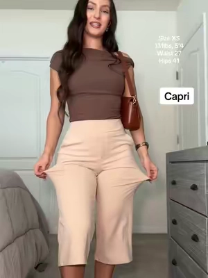 Capris are the PERFECT middle ground option 👌🏻 @G4Free Store  #g4free #g4freespotlightday #sohochic #capris #widelegcapris 