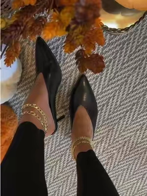 Kitten heel mules are having their moment 👠✨ #KittenHeelMules #KittenHeels #MuleHeels #WomensHeels #TrendingShoes 