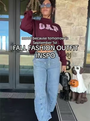 sweater weather has entered the chat 🍂🤎 #fallaesthetic #falloutfits #falloutfitinspo #oversizedsweater #fallfashion 