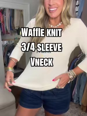 Lightweight waffleknit top that’s work appropriate! @DOKOTOO-US #vneck #worktop #waffleknit 
