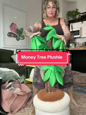 The most fun thing I’ve ever opened #moneytree #moneytreeplushie #plushieplant #tiktokshopcreatorpick #TikTokshopbacktoschool 