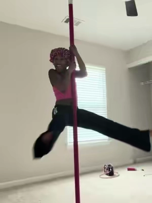 Pole Dancing🥲 #newhobbies #poledancing #quitsmoking #polefitness #tiktokshop 