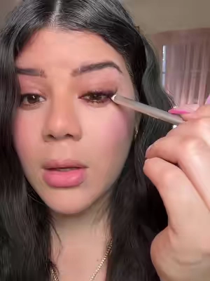 #waterproofeyeliner #eyelinerforbrowneyes #eyemakeuplook #geleyeliner #waterproofmakeup 