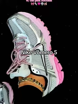 Nike Vomero 5 in pink 🎀🪩 @Fly Kicks #nike #nikevomero #nikevomero5 #vomero5 #sneakers 