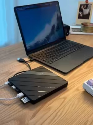 ☝🏻It's more than just a CD/DVD drive. It's also an 8-in-1 docking station.📀 #dealsforyoudays #cddrive #USBhub #laptop 