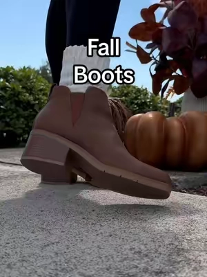 The comfort level is 🤌🏼 #drscholls #drschollsboots #fallboots #tiktokshopcreatorpicks 