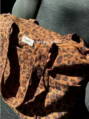 The tote bag of 2026👜🍂🧸🤎 But this design is perfect for fall! @Bagstellar_official  