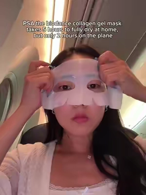 To think that my face would be the one this dry without the mask 😩 @Biodance Store US #biodance #gelmask #koreanskincare #flightskincare #planeskincare