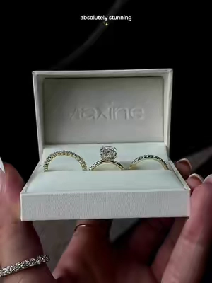 how classy is this wedding ring set! @Maxine Jewelry #ovaldiamondring #weddingringset #engagementring 