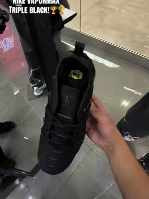 Nike Vapormax plus triple black!🐈‍⬛🐈‍⬛ #comfyshoes #shoegame #nikevapormax #vapormax #blackshoes gifts for