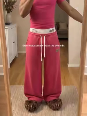 loud pants, lazy fit, still works #pinksweatpants #baggysweatpants #pinkpants #menswear #fitcheck