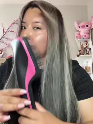 Un cepillo que toda mujer necesita tenerlo ya que te ahorra tiempo por que te seca te peina y te alisa tu cabello ✨🥰🌸 #peinesecador #cepillosecador #cepilloalisador #peinealisador #paratiiiiiiiiiiiiiiiiiiiiiiiiiiiiiii 