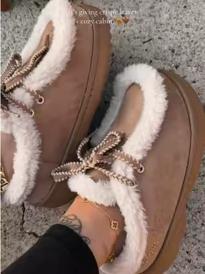 all the colors are gorgeous 🤎🍂 #crocs #crocsseptemberspotlight #newcrocs #fuzzyslippers #crocsunfurgettable 