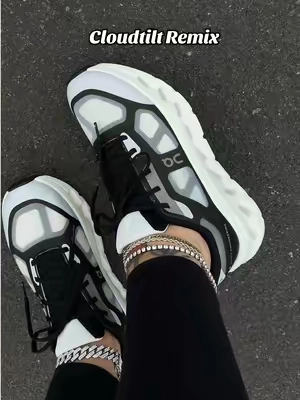 The comfort level plus this silhouette 😮‍💨 worth every single penny 🖤 @Evans Sneakers #oncloud #oncloudtilt #comfyshoes #blackoutfit #falloutfits 