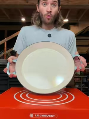 Le Creuset 3.25-qt Signature Skillet #lecreuset #castironcooking #castironskillet #qvc #tiktokshopcreatorpicks 