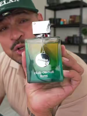 Club de Nuit Élite de ARMAF es un Eau de Parfum para hombre de 100 ml con un perfil fresco, verde, cítrico y amaderado. Una opción versátil para el día, oficina y clima cálido, con té verde, bergamota, vetiver, cedro y ámbar. #ClubDeNuitElite #ARMAF #PerfumeParaHombre #PerfumesArabes #FraganciasMasculinas 