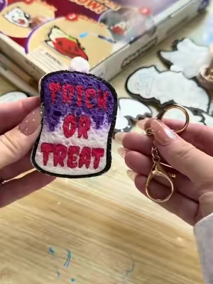 Screen free activity idea for the boo baskets this year 👧🏼🧡 @Skillmatics 