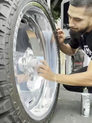 ¡Restaura el metal opaco rápida y fácilmente con Light Metal Polish! #chemicalguys #detailing #fypchallenge #parati
