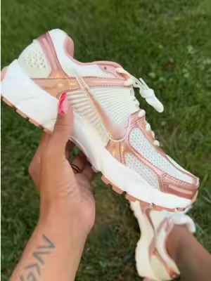 LOVE the nike vomero 5🤩💖 #sneakers #nikesneakers #nikevomero5 #vomero5  #nikevomero 