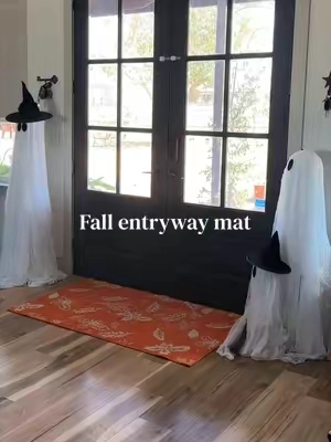 Fall decor but make it practical for busy homes  #falldecor #fallhome #autumndecor #entrywaydecor #cozyhome