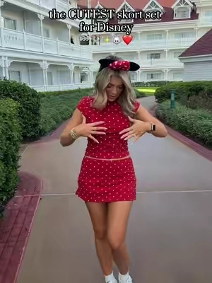 Built-in shorts make this the PERFECT Disney park outfit!! ❤️✨ So cute, comfy & easy to wear all day long! 🎬🏰 Got so many compliments today!! ⭐️ wearing size M and I'm 5'9! #themeparkoutfit #fallfashion #vacationoutfit #parkstyle #falloutfitideas 