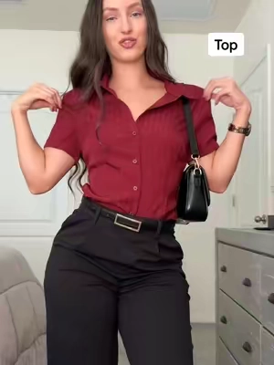 Business casual doesn’t have to be boring 🙌🏻 #poloshirt #workshirt #cidertop #shortsleevepolo #businesscasualtop 