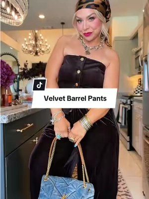 Velvet, lace AND a stretchy waistband??! Holiday dinner pants have officially been found ✨@Uaneo #barrelpants #stretchypants #sohochic #falloutfits #midsizeoutfits 