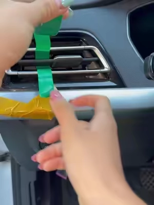 Every driver should arrange a location for his mobile phone!#car #tiktok #useful 