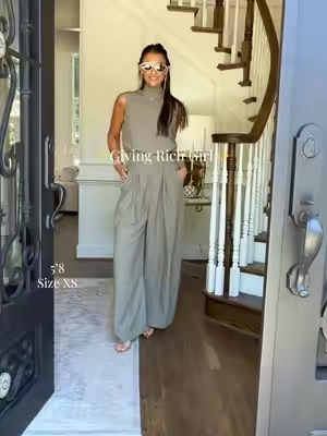 This two piece matching pants set is so bougie and giving rich girl vibes! Love the high waist wide leg pants! So flattering. Throw on a blazer and you have such a classy office fit! Comes in a few colors and super tall girl friendly. I am 5’8 135lbs wearing an XS. @Likemychoice Global #twopieceset #bougie #falloutfits #tallgirl #richgirl 