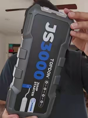 Never get stuck stranded on the road again with the TOPDON JS3000 jump starter packed with 3000 peak amps to revive dead batteries instantly. Perfect for big 9.0L gas and 7.0L diesel engines, this heavy-duty unit features a manual Boost mode, ten safety protections, and a built-in emergency LED flashlight. #carjumpstarter #autotools #carmaintenance #caraccessories #roadtripgear 