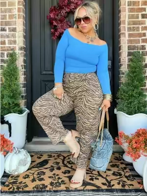 Blue+Zebra Print?! Yesssss🦓💙 @Imily Bela Shop #animalprint #falloutfits #midsizeoutfits #sohochic 