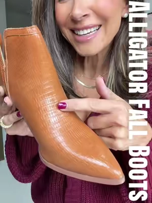 Snag ‘em before they sell out for the season 🍁🧸🧋🍂 #fallboots #alligatorboots #brownboots #comfortableboots #sohochic