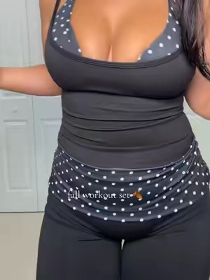 Obssesed with these two piece sets I have to get all the colors #falldealsforyou #falloutfits #workoutset #polkadots #twopieceset 