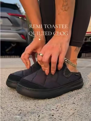limited stock! 🖤 @HeyDude #heydudeshoes #heydudenewarrivals #fuzzyclogs #fuzzyslippers 